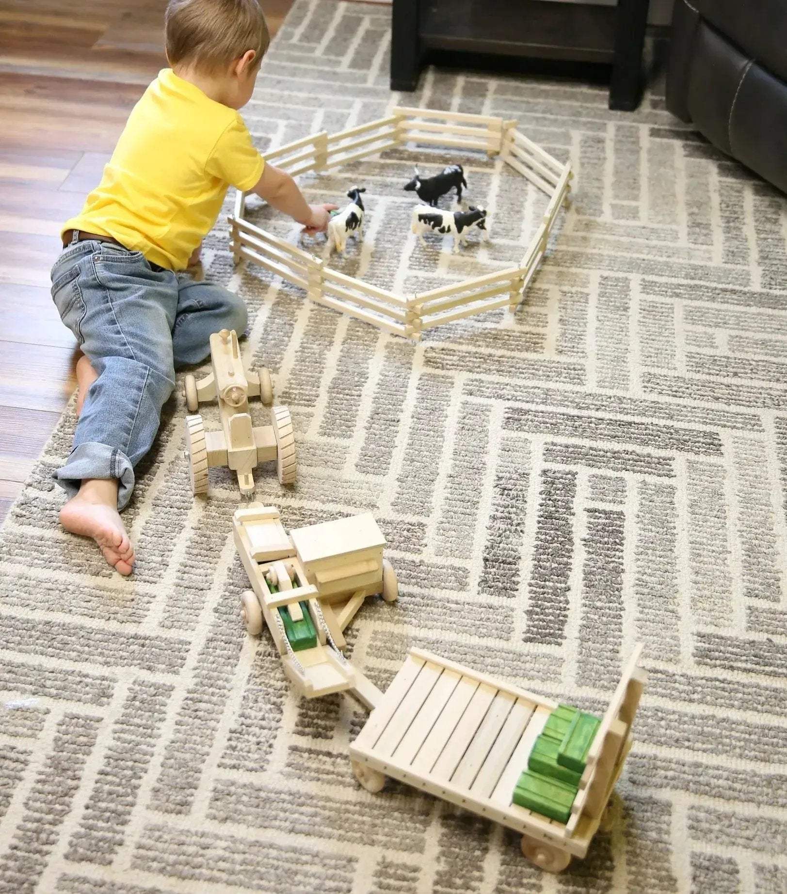 Little Farmer Hay Baling Toy Set - Wooden Toy Tractor, Hay Baler, Hay Wagon and 16 Hay Bales - ToylandEU