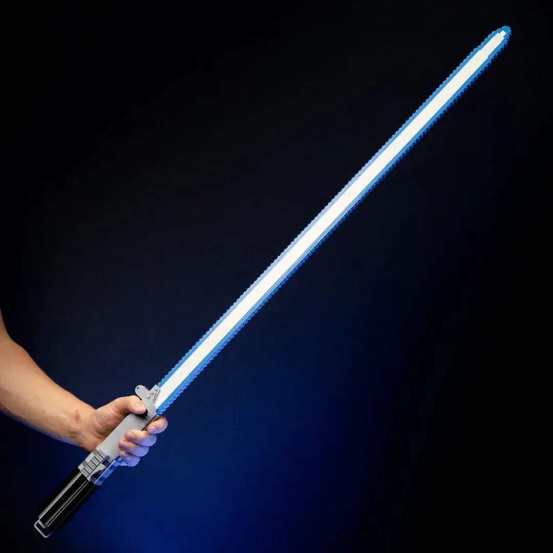 Luke’s Episode IV Life-Sized Saber - ToylandEU