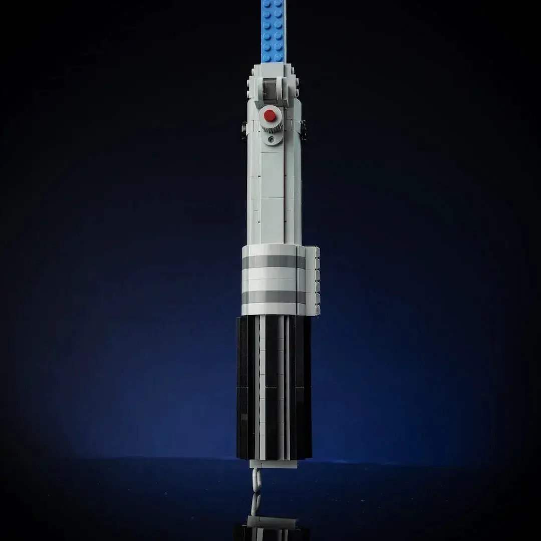 Luke’s Episode IV Life-Sized Saber - ToylandEU