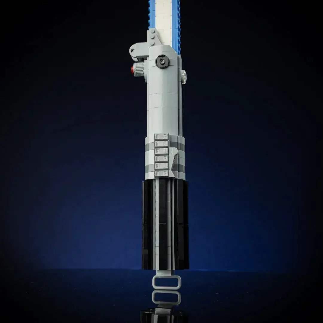 Luke’s Episode IV Life-Sized Saber - ToylandEU