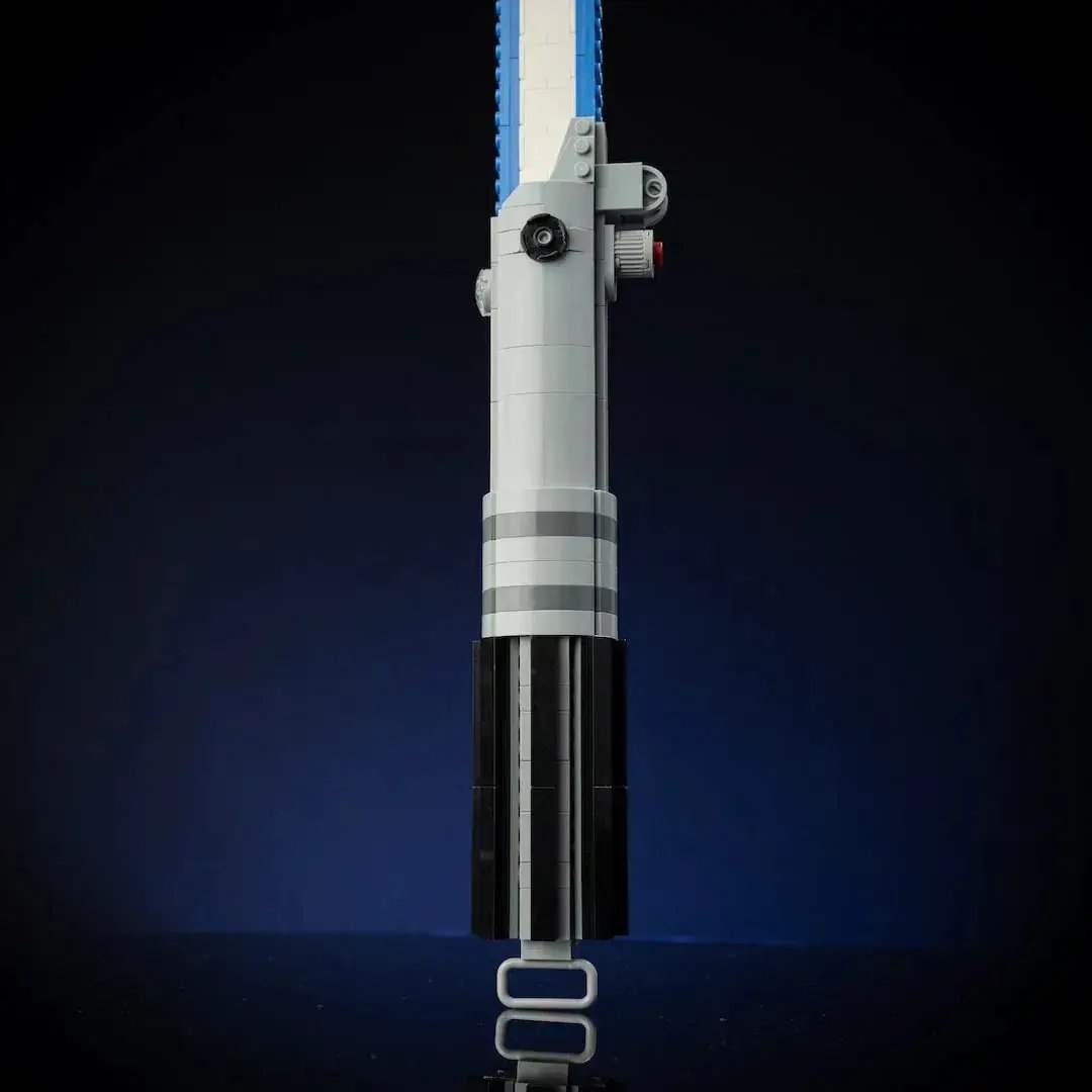 Luke’s Episode IV Life-Sized Saber - ToylandEU