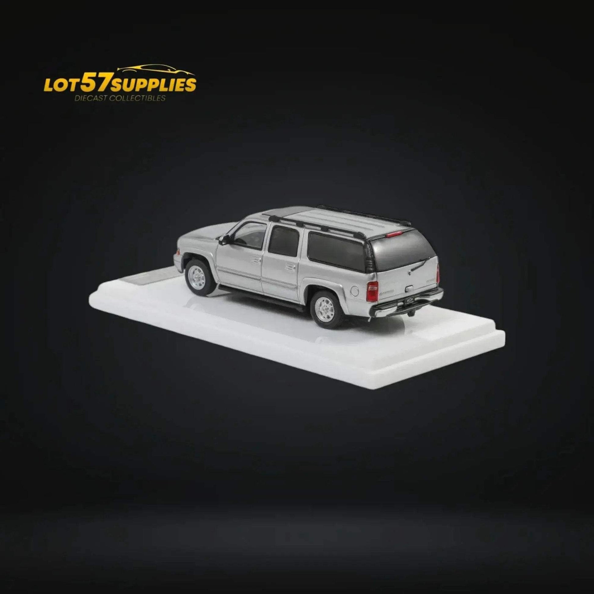 MK Miniatures Chevrolet Suburban in Silver 1:64 - ToylandEU