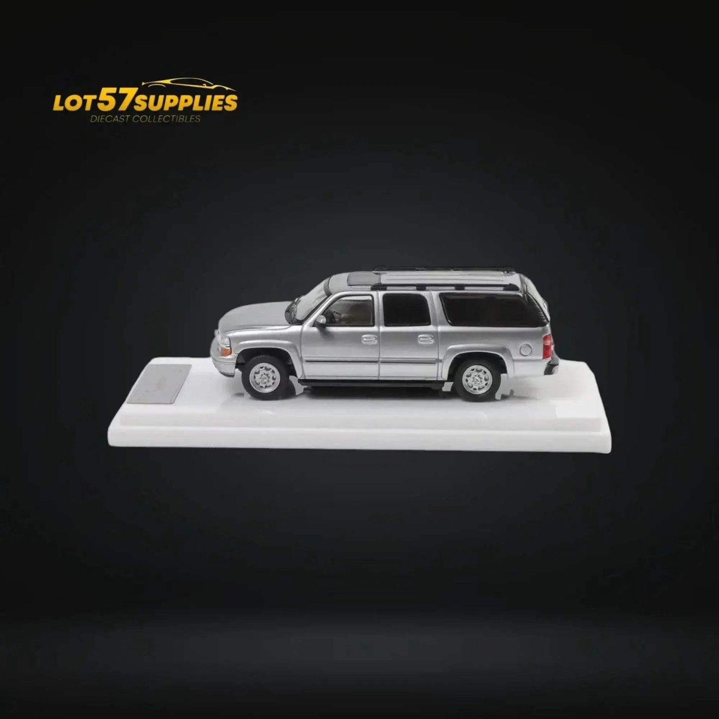 MK Miniatures Chevrolet Suburban in Silver 1:64 - ToylandEU