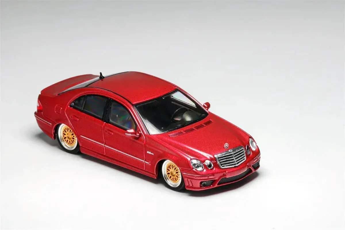 MK Model Mercedes-Benz E63 AMG W211 Lowered in Red Limited to 299 Pcs 1:64 - ToylandEU