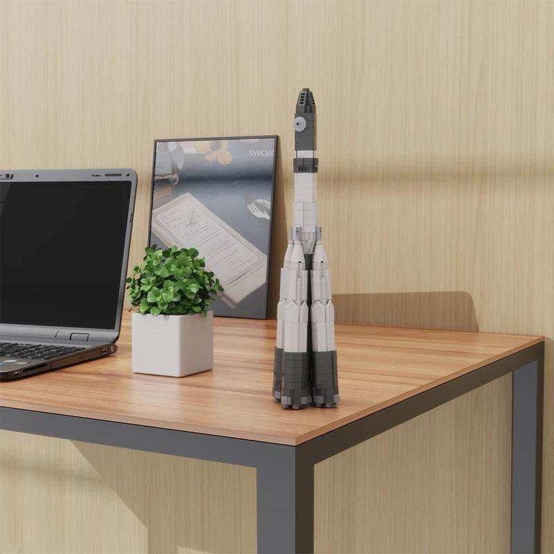 MOC Soviet R-7 Vostok Rocket Building Block Set - 709PCS Educational Kit Building Bricks MOC - ToylandEU