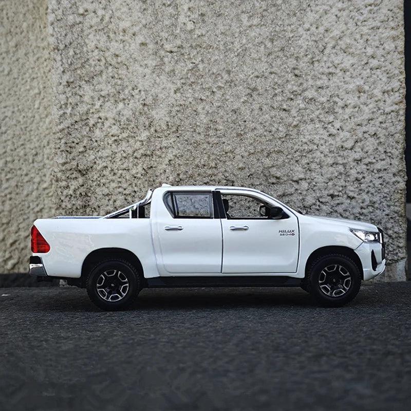 Maisto Toyota Hilux | 1:27 Scale Diecast | Toylandeu™