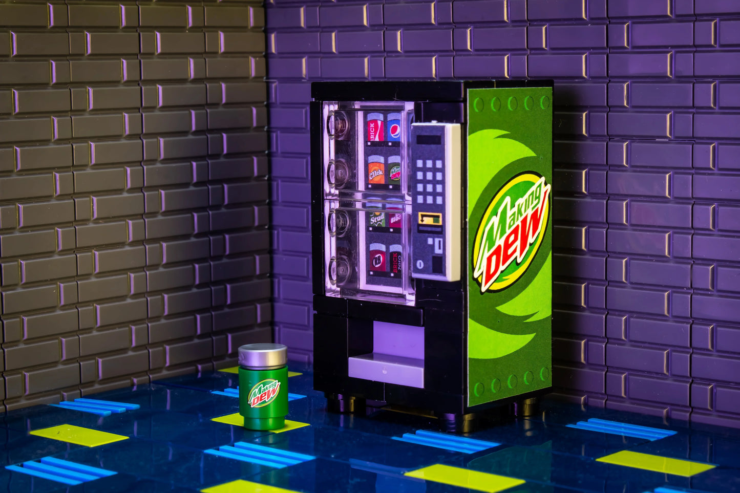 Making Dew - B3 Customs Soda Vending Machine made using LEGO parts - ToylandEU