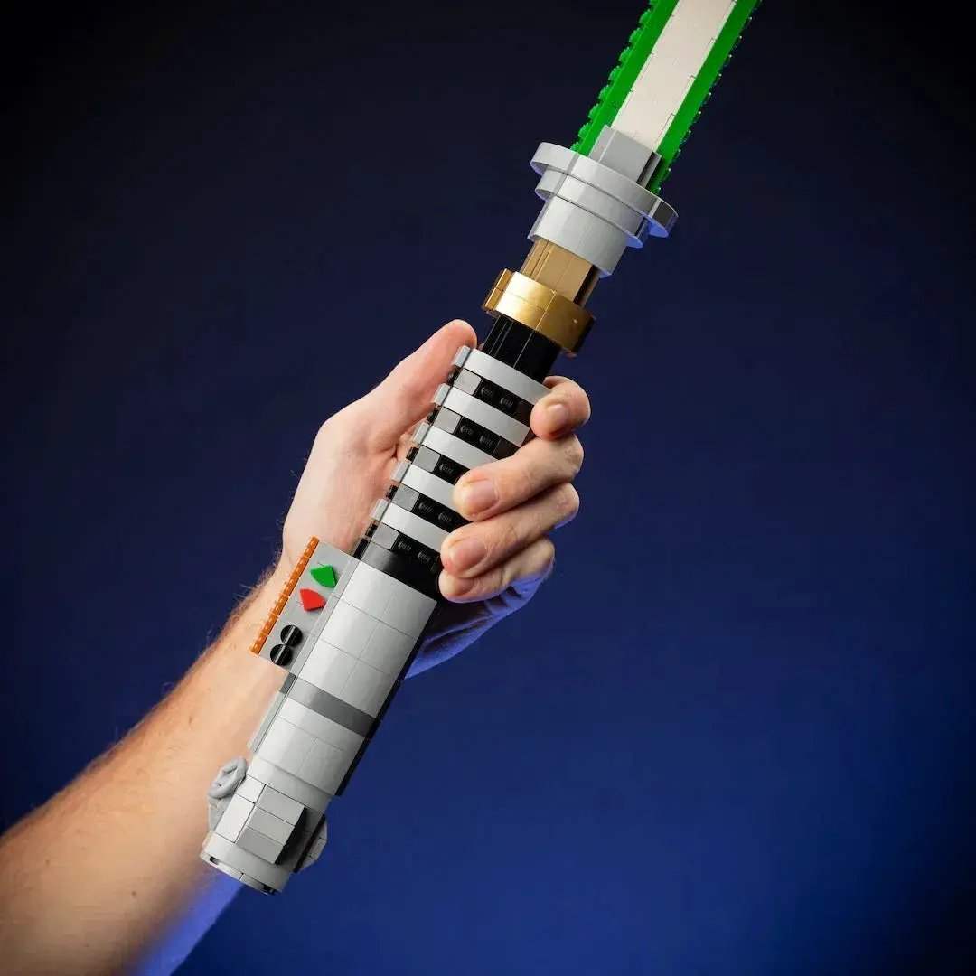 LEGO Lightsaber Life-Size Luke Skywalker Replica With Authentic Glow - ToylandEU
