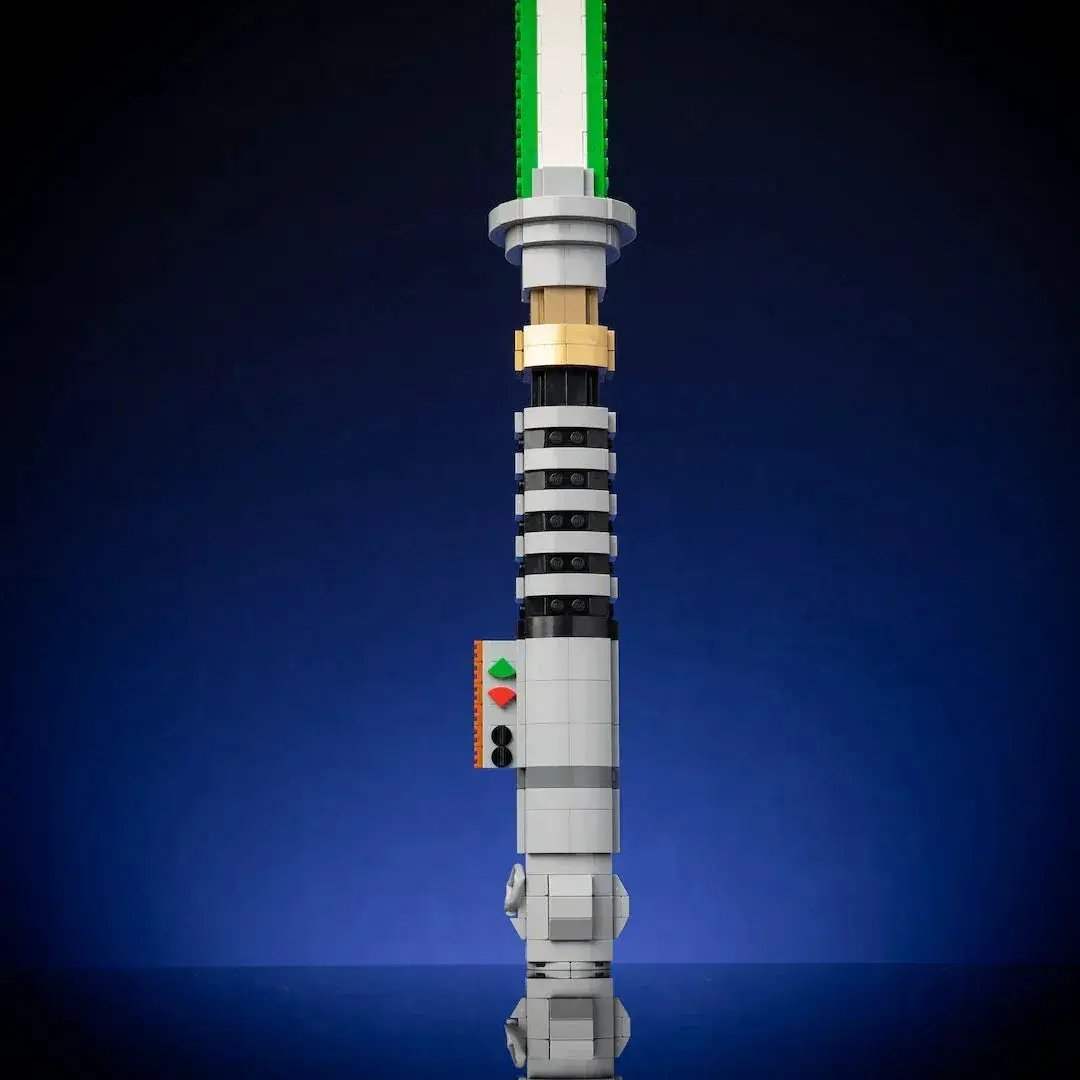 LEGO Lightsaber Life-Size Luke Skywalker Replica With Authentic Glow - ToylandEU