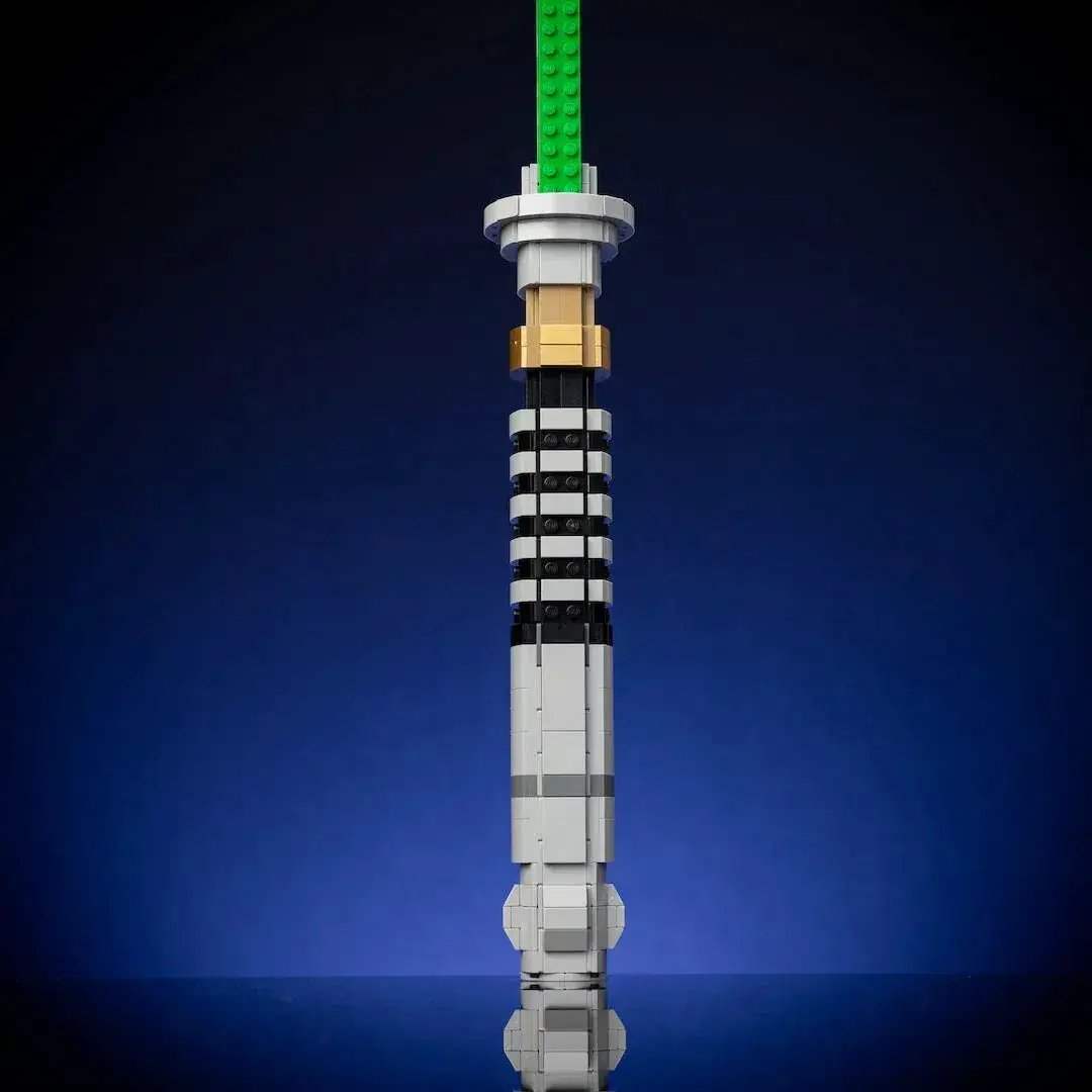 LEGO Lightsaber Life-Size Luke Skywalker Replica With Authentic Glow - ToylandEU