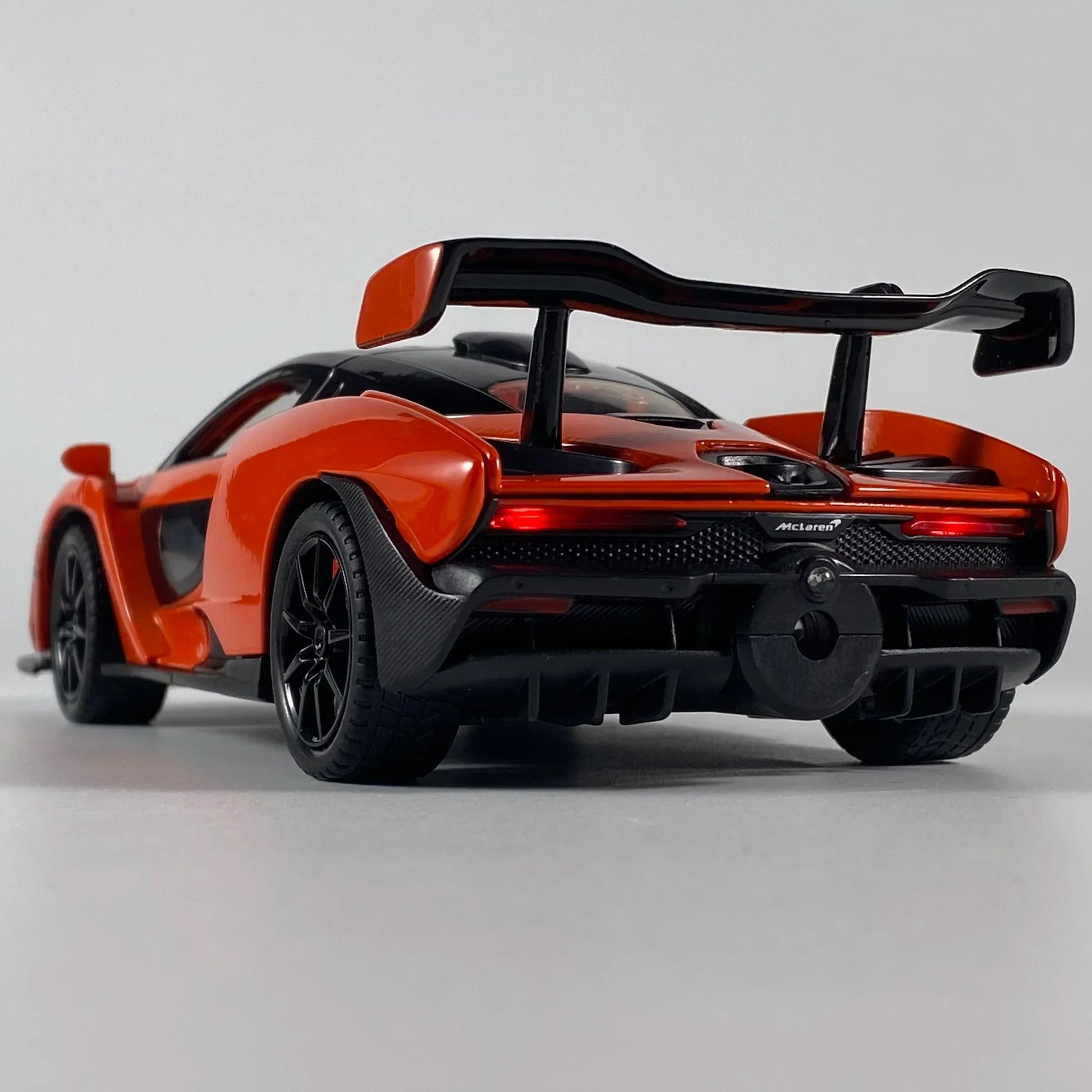 McLaren Senna 1 24 Diecast Alloy Car With Sound And Light - ToylandEU