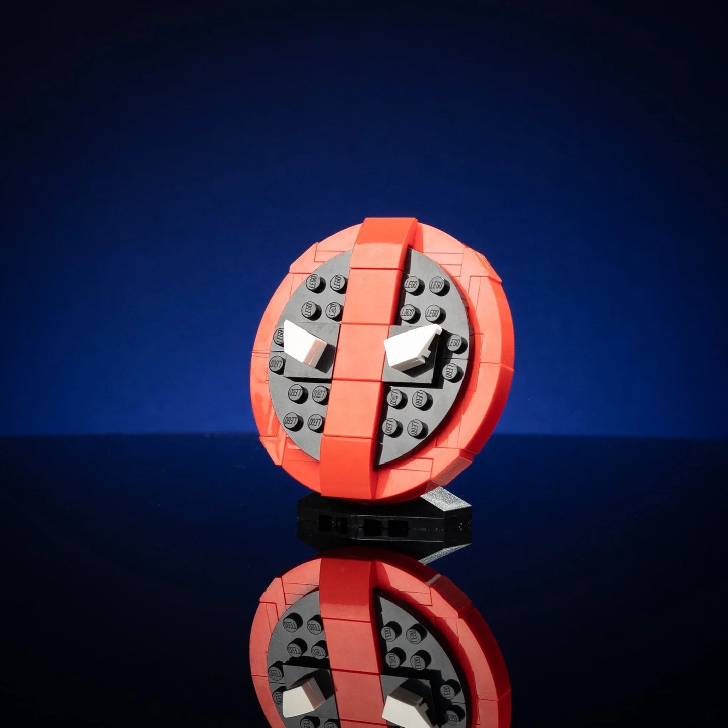 Deadpool Mini Build Collectible With Easy Display Stand - ToylandEU