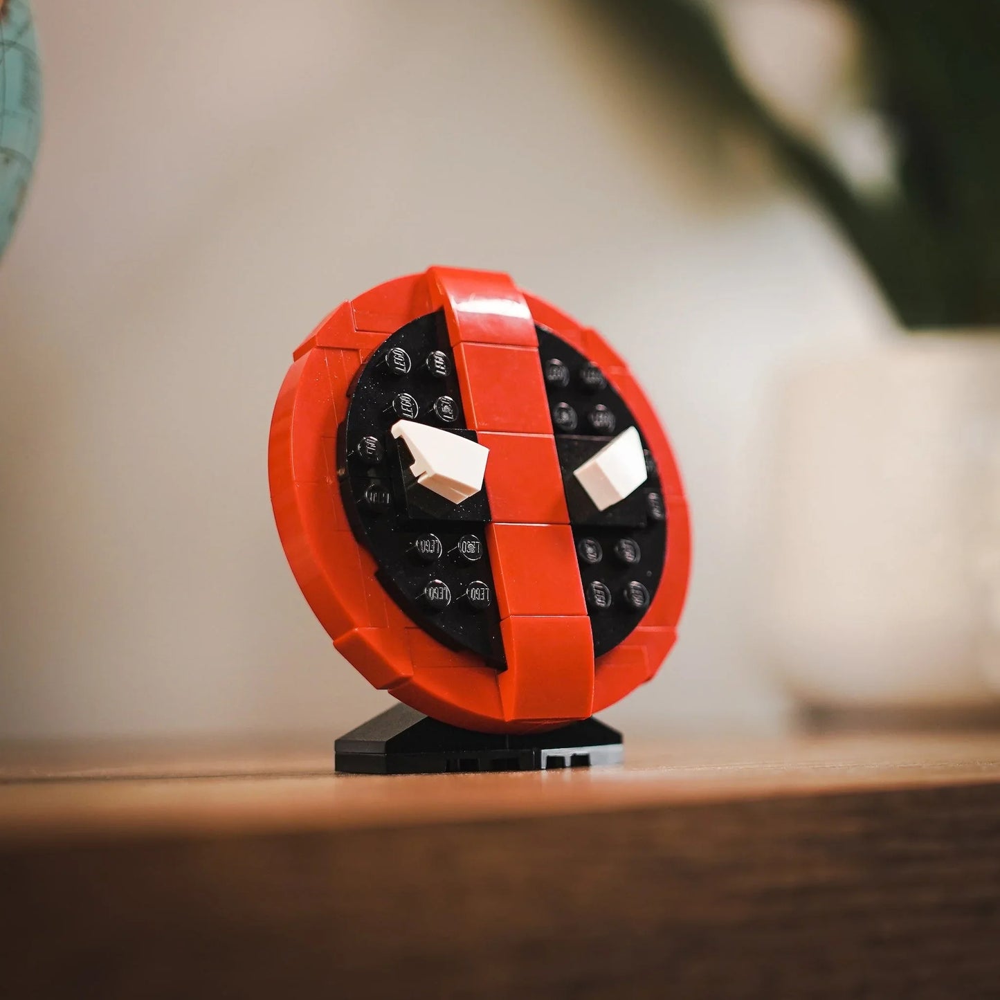 Deadpool Mini Build Collectible With Easy Display Stand - ToylandEU