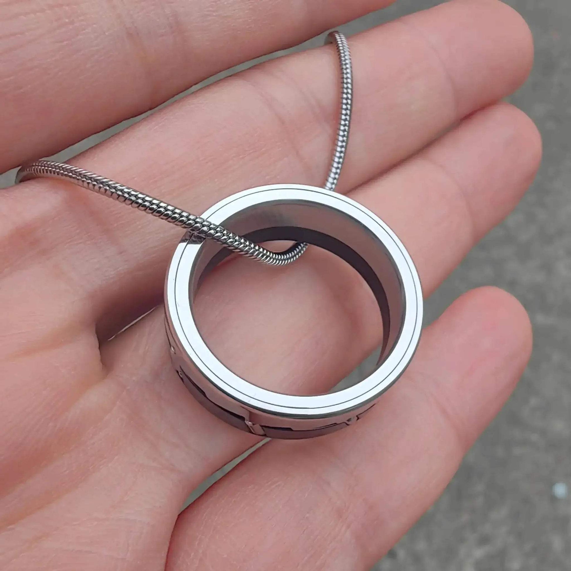 Metal Fidget Ring Necklace For Stress Relief And Focus - ToylandEU