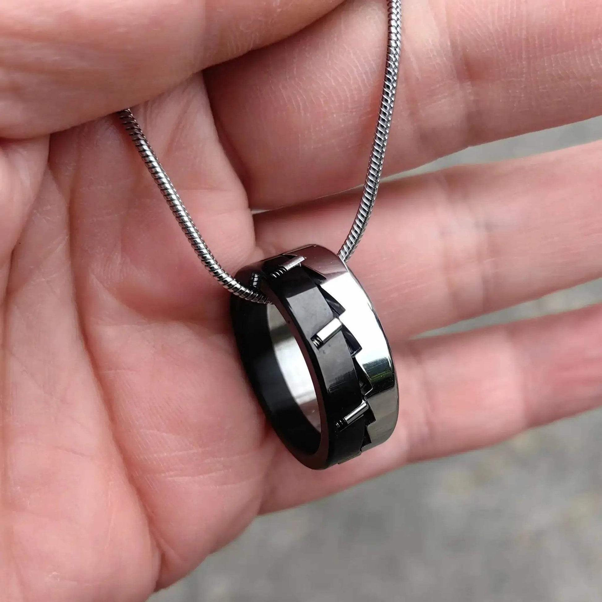 Metal Fidget Ring Necklace For Stress Relief And Focus - ToylandEU