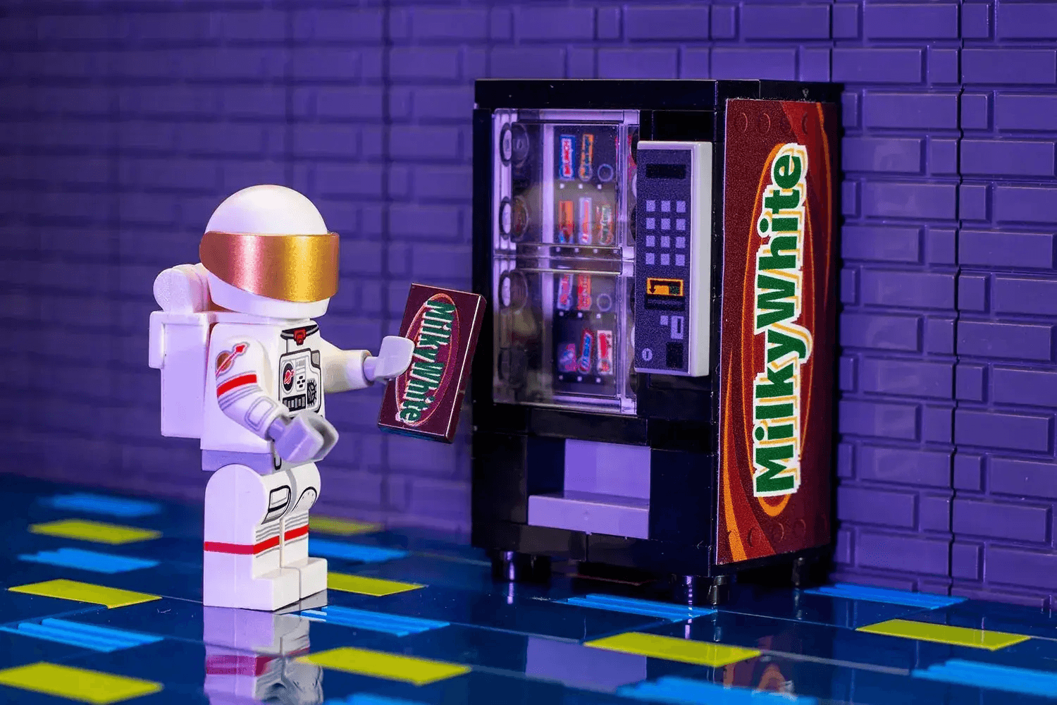 LEGO Candy Vending Machine With 35 Authentic Bricks - ToylandEU