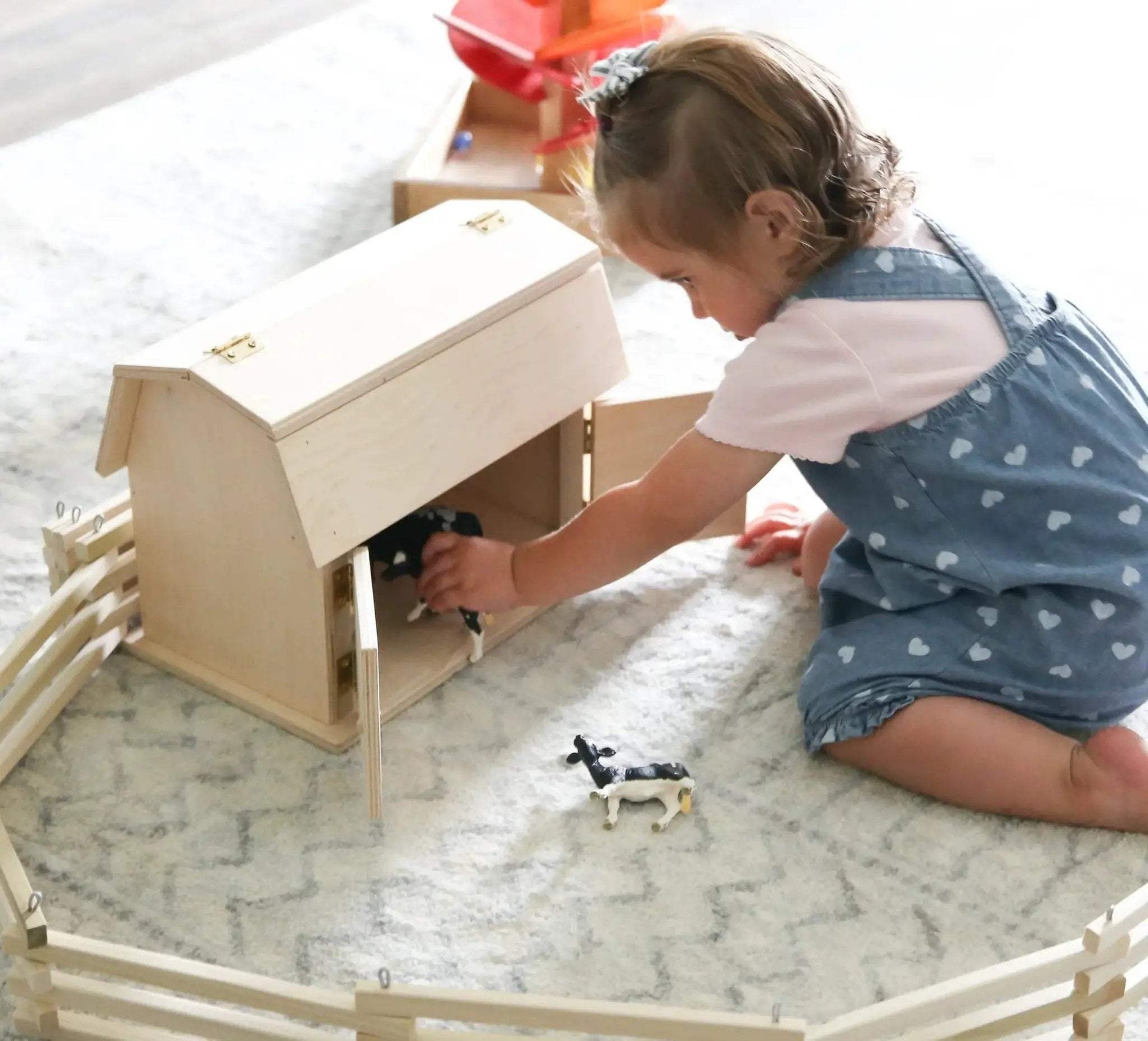 Mini Wooden Barn Toy, Hip Roof Barn Design, Amish-Made - ToylandEU