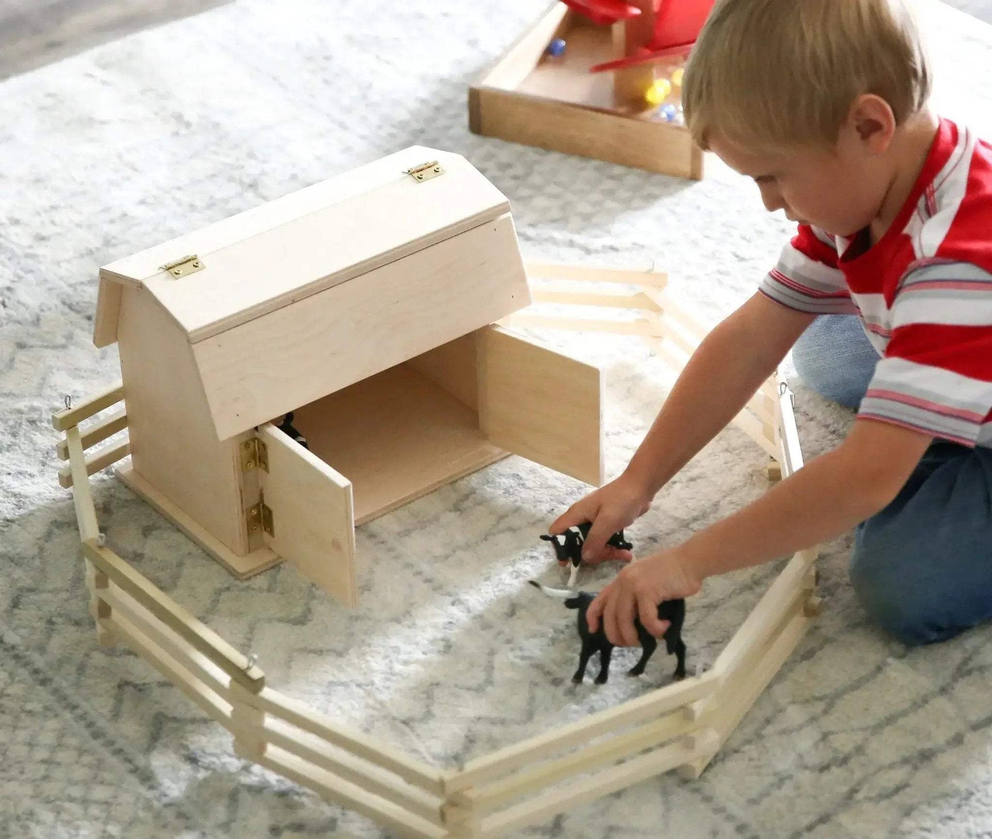 Mini Wooden Barn Toy, Hip Roof Barn Design, Amish-Made - ToylandEU