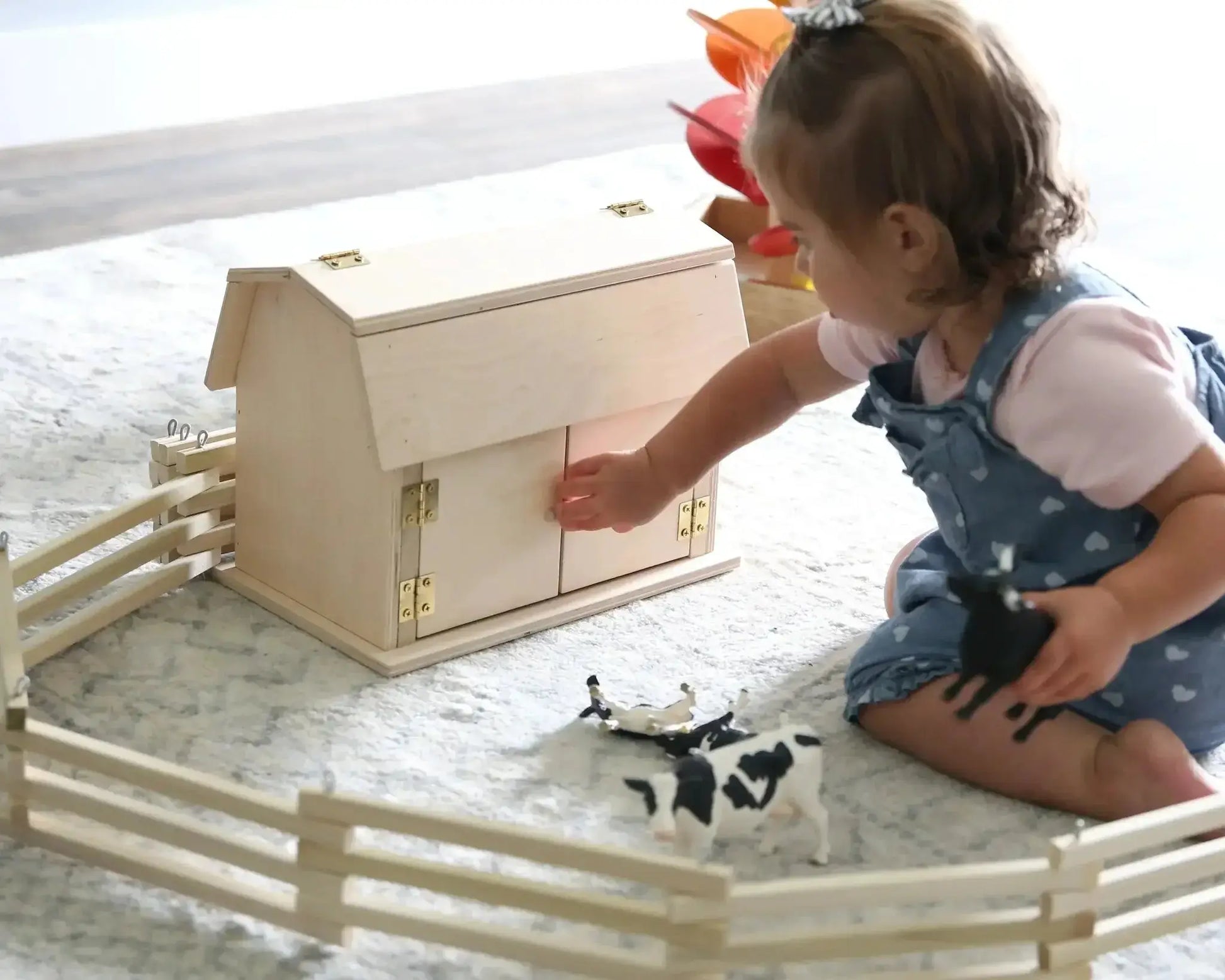 Mini Wooden Barn Toy, Hip Roof Barn Design, Amish-Made - ToylandEU
