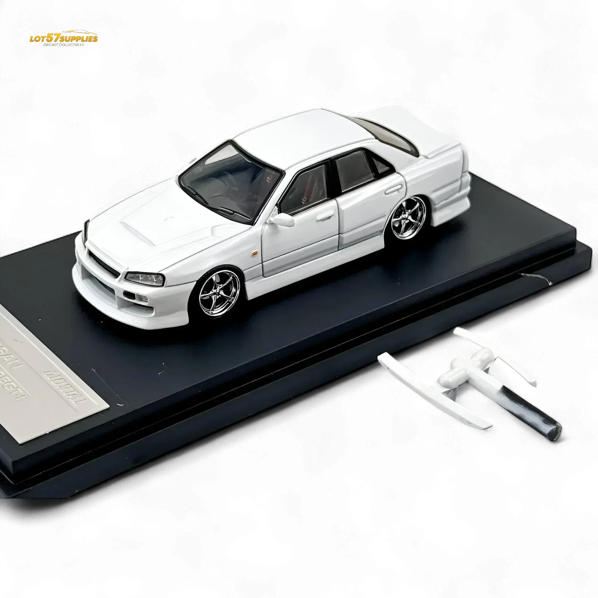Mortal ER34 SKYLINE URAS Pearl White 1:64 - ToylandEU