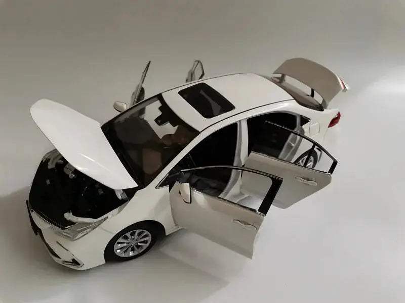 One To Eighteen Diecast Toyota Corolla 2019 Collectible Model - ToylandEU