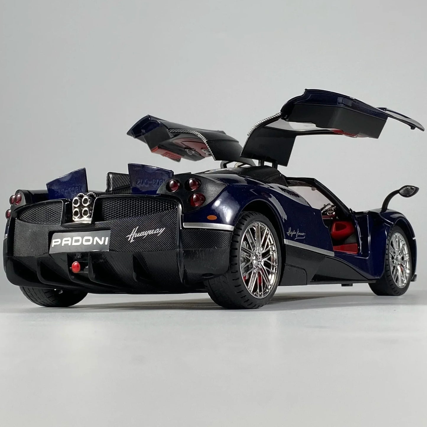 Pagani Huayra BC Dinastia 1:18 Diecast Alloy Model Car - ToylandEU