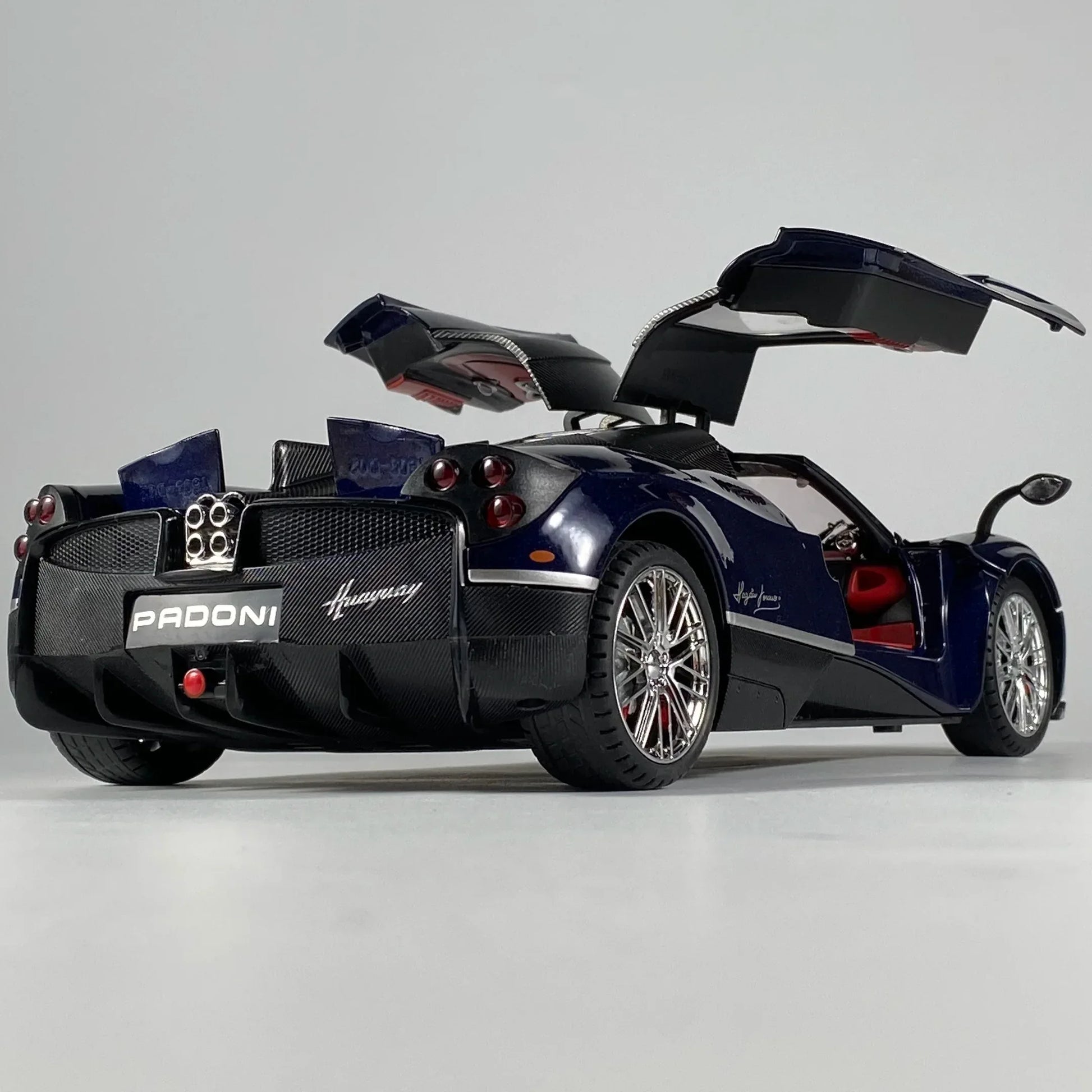 Pagani Huayra BC Dinastia 1:18 Diecast Alloy Model Car - ToylandEU