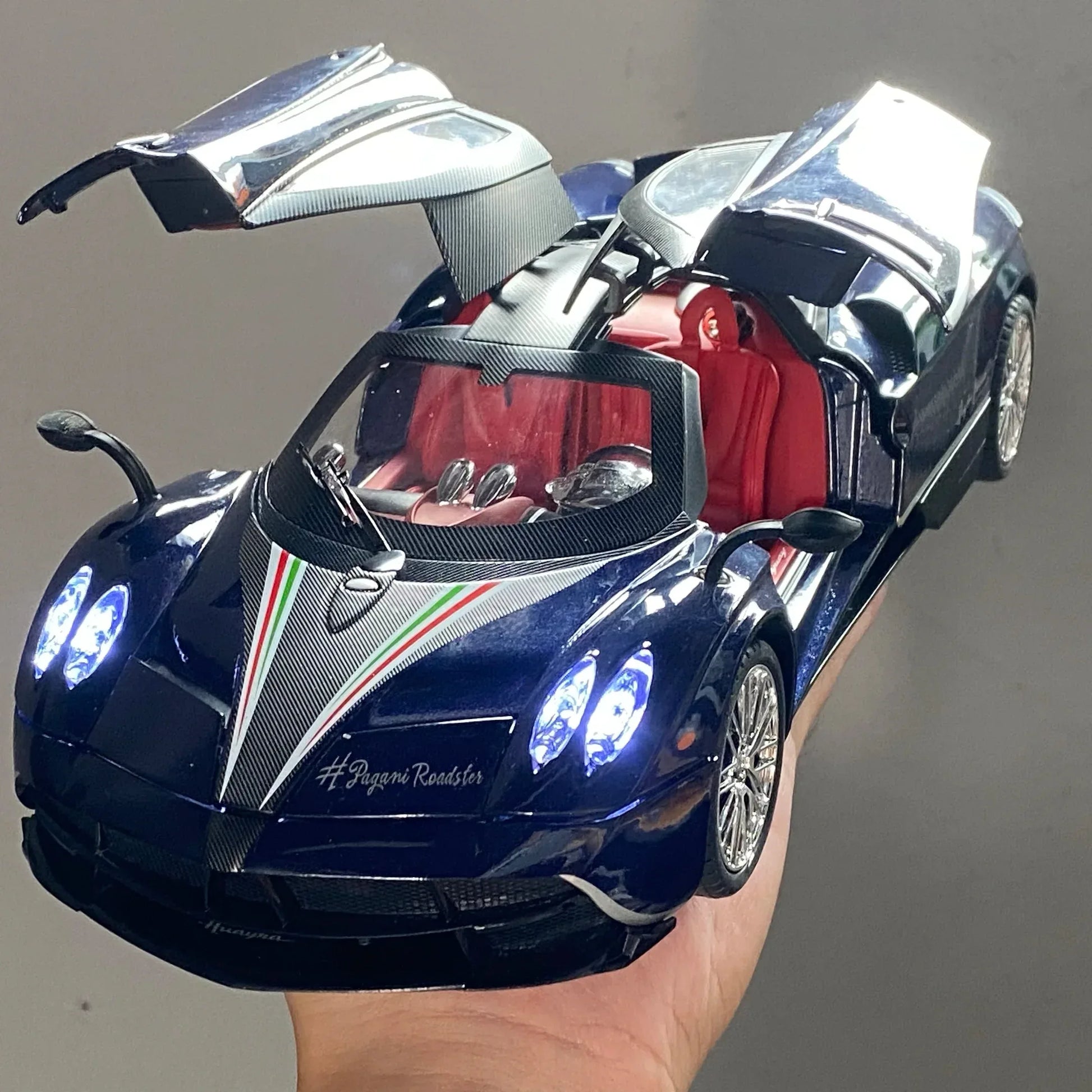 Pagani Huayra BC Dinastia 1:18 Diecast Alloy Model Car - ToylandEU