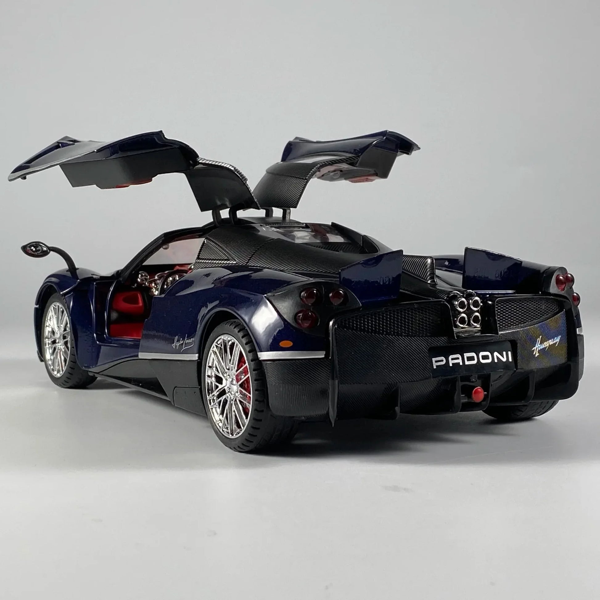 Pagani Huayra BC Dinastia 1:18 Diecast Alloy Model Car - ToylandEU