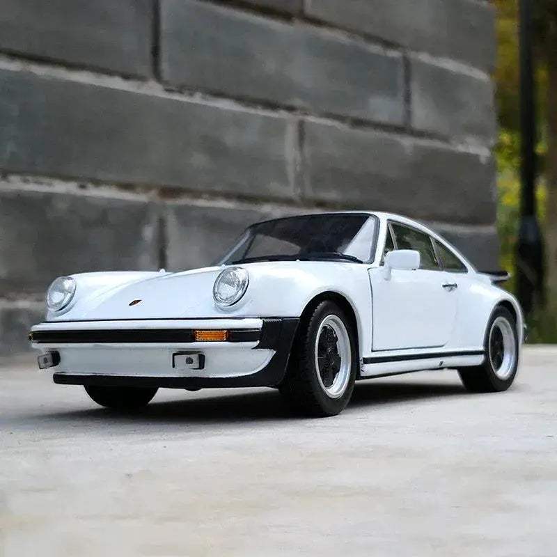 Porsche 911 Diecast 1:24 Alloy Scale Model Car Premium Collectible - ToylandEU