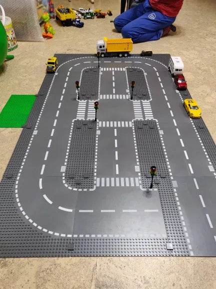 Premium City Road Baseplate 32x32 Crossroad For Builders - ToylandEU