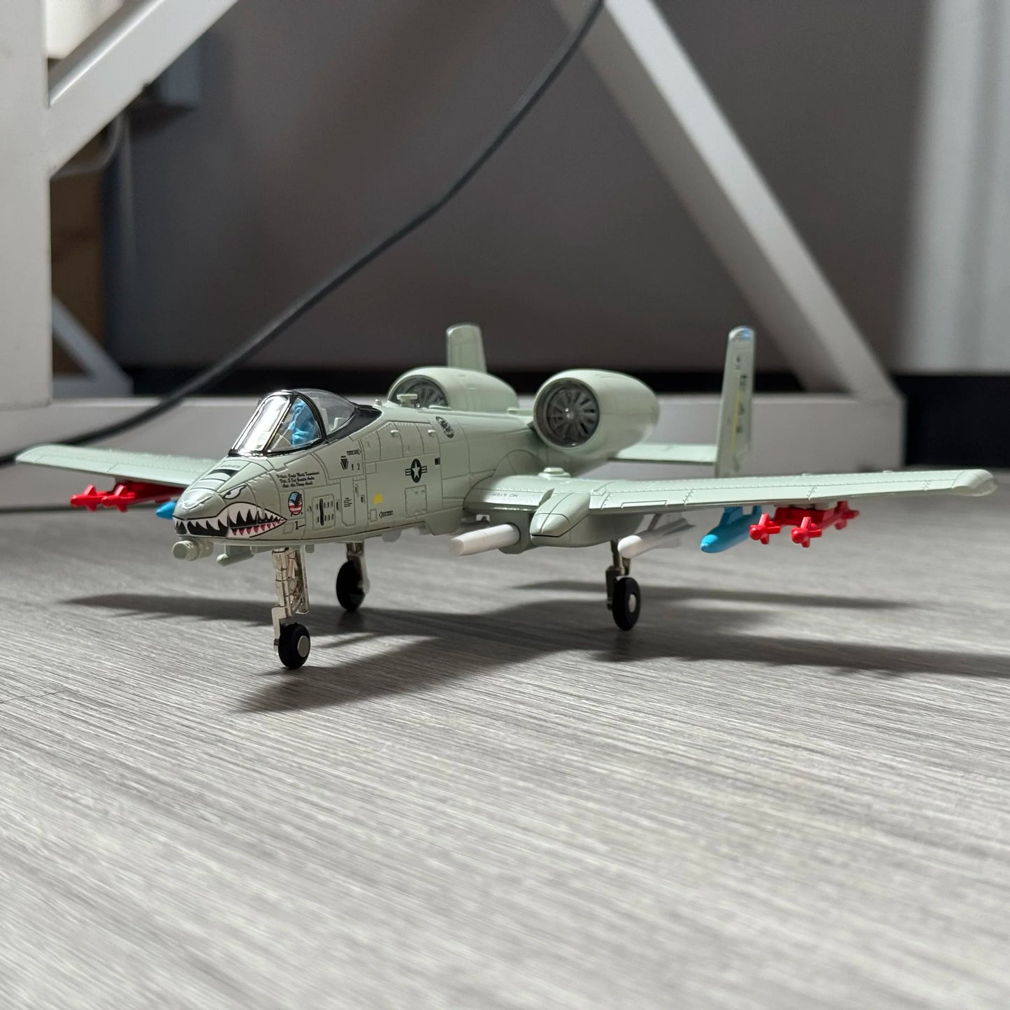 Premium Diecast Aircraft Model A 10 Thunderbolt II Sound And Light Function For Collectors - ToylandEU