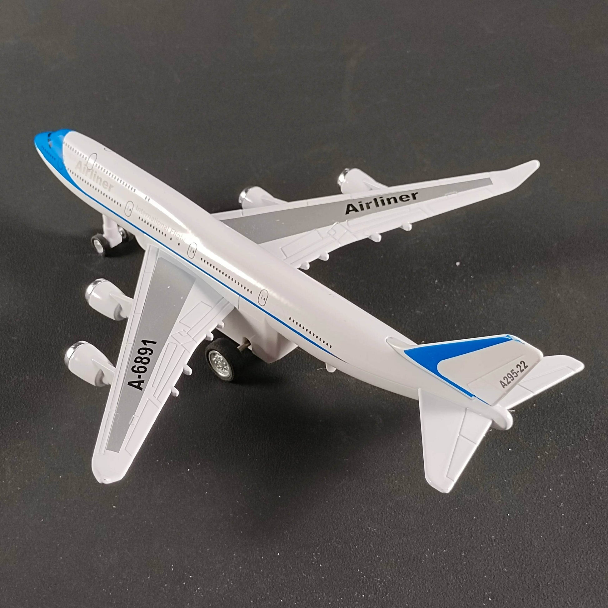 Premium Diecast Aircraft Model Alloy Construction With Sound And Light For Collectors And Hobbyists - ToylandEU