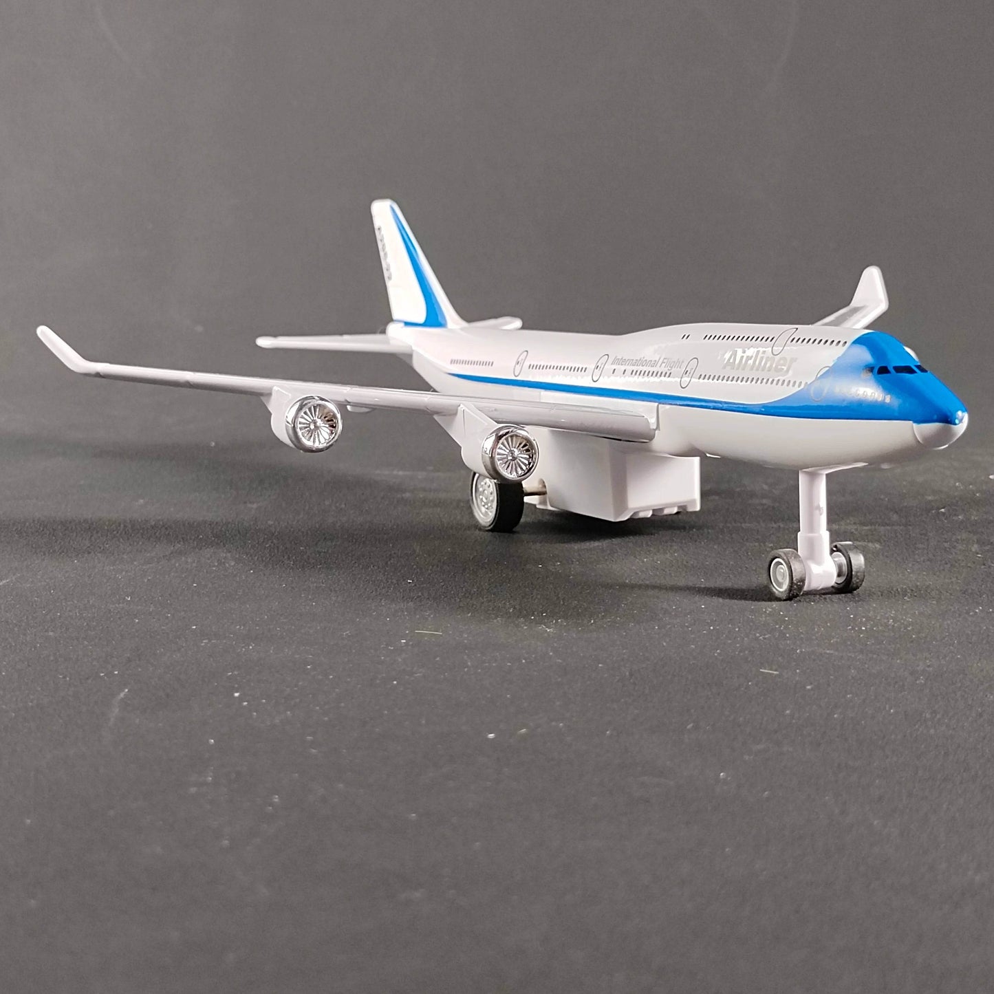 Premium Diecast Aircraft Model Alloy Construction With Sound And Light For Collectors And Hobbyists - ToylandEU