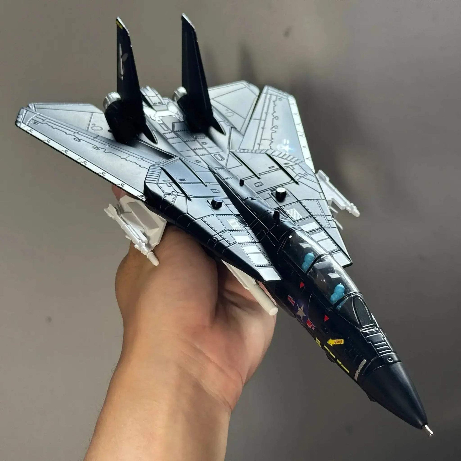 Premium Diecast Aircraft Model Scale One To Seventy Two Alloy Metal With Sound And Light For Collectors - ToylandEU