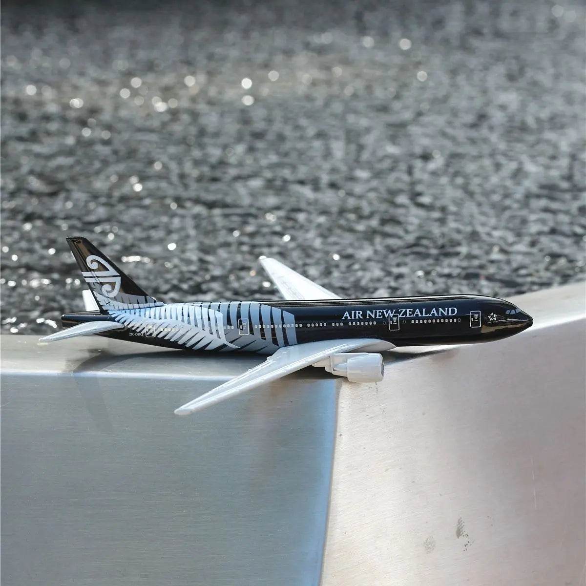 Premium Diecast Aircraft Scale 1 400 Metal B777 Collectors - ToylandEU