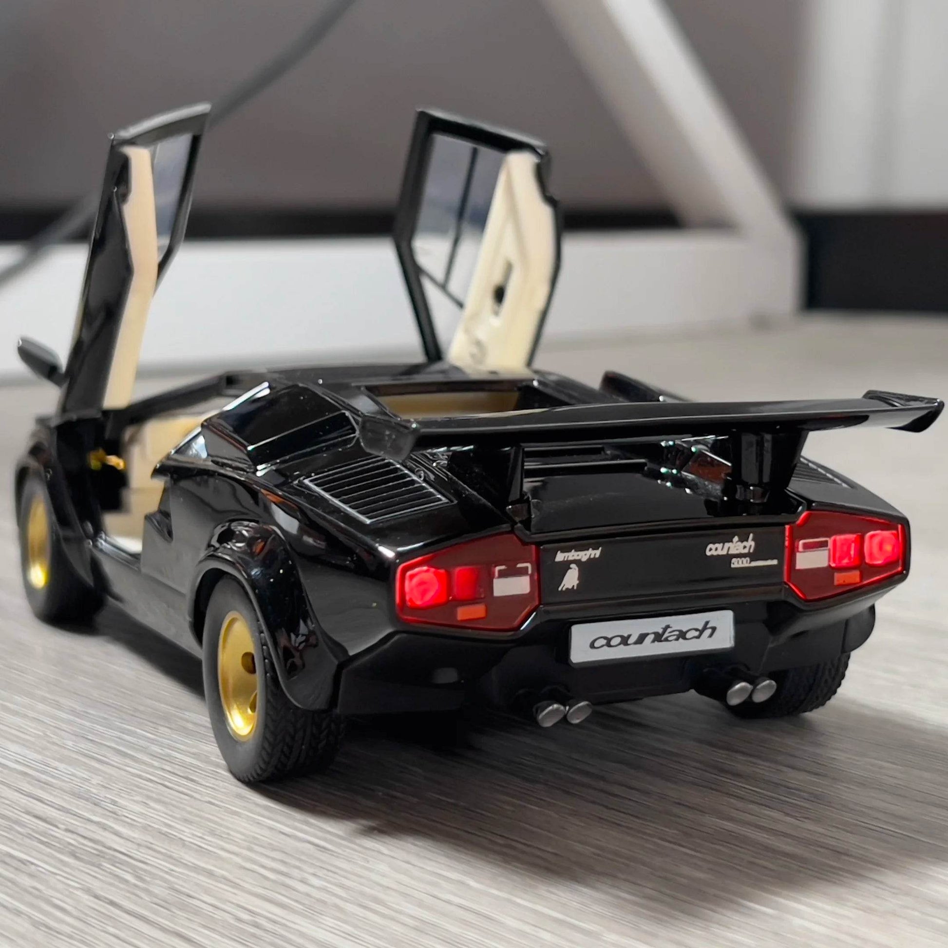 Premium Diecast Alloy Model Car 1 24 Countach LP500S Sideswipe Collector Ornament For Boys And Collectors - ToylandEU