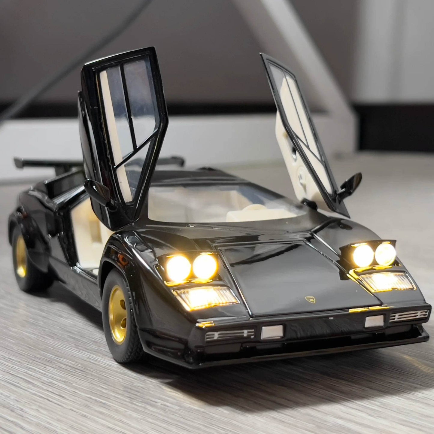 Premium Diecast Alloy Model Car 1 24 Countach LP500S Sideswipe Collector Ornament For Boys And Collectors - ToylandEU