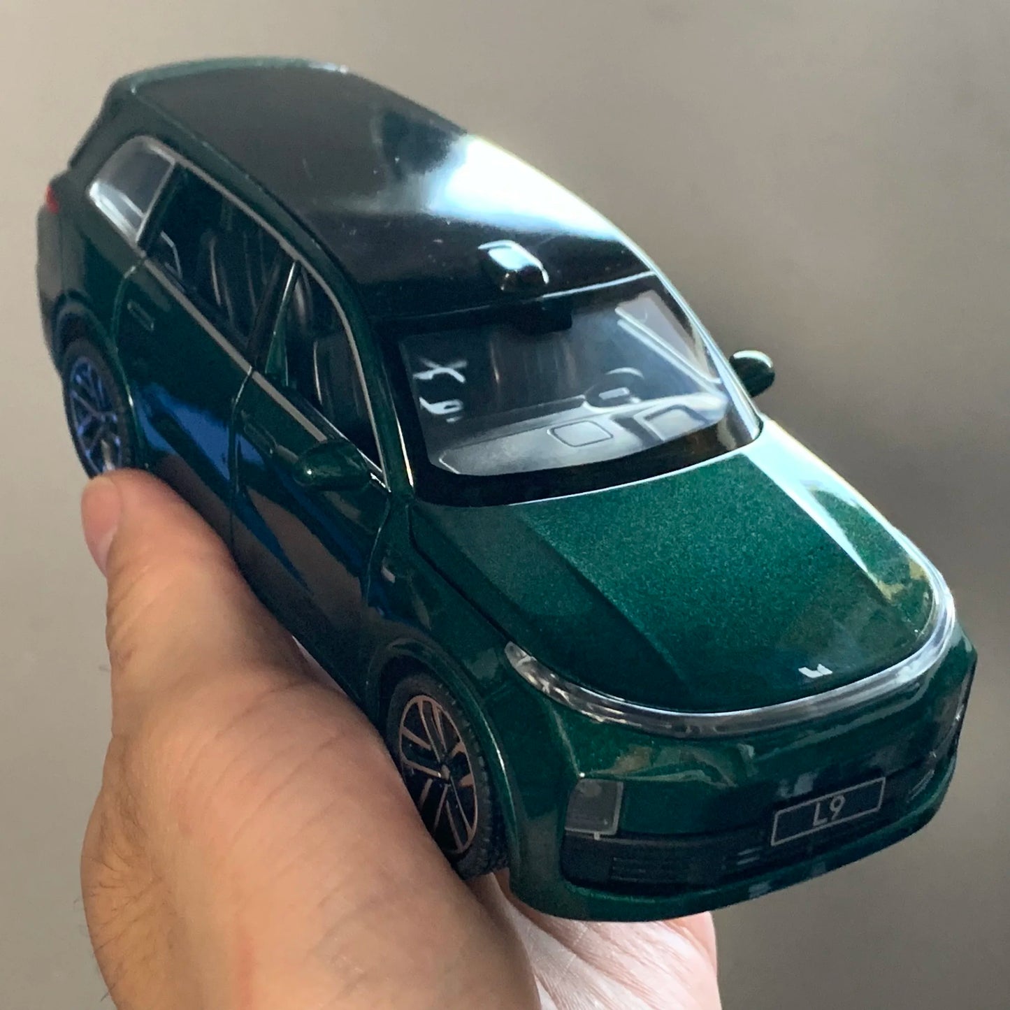 Premium Diecast Alloy One To Thirty Two Scale Li Auto L9 SUV Model Car For Collectors And Auto Enthusiasts - ToylandEU