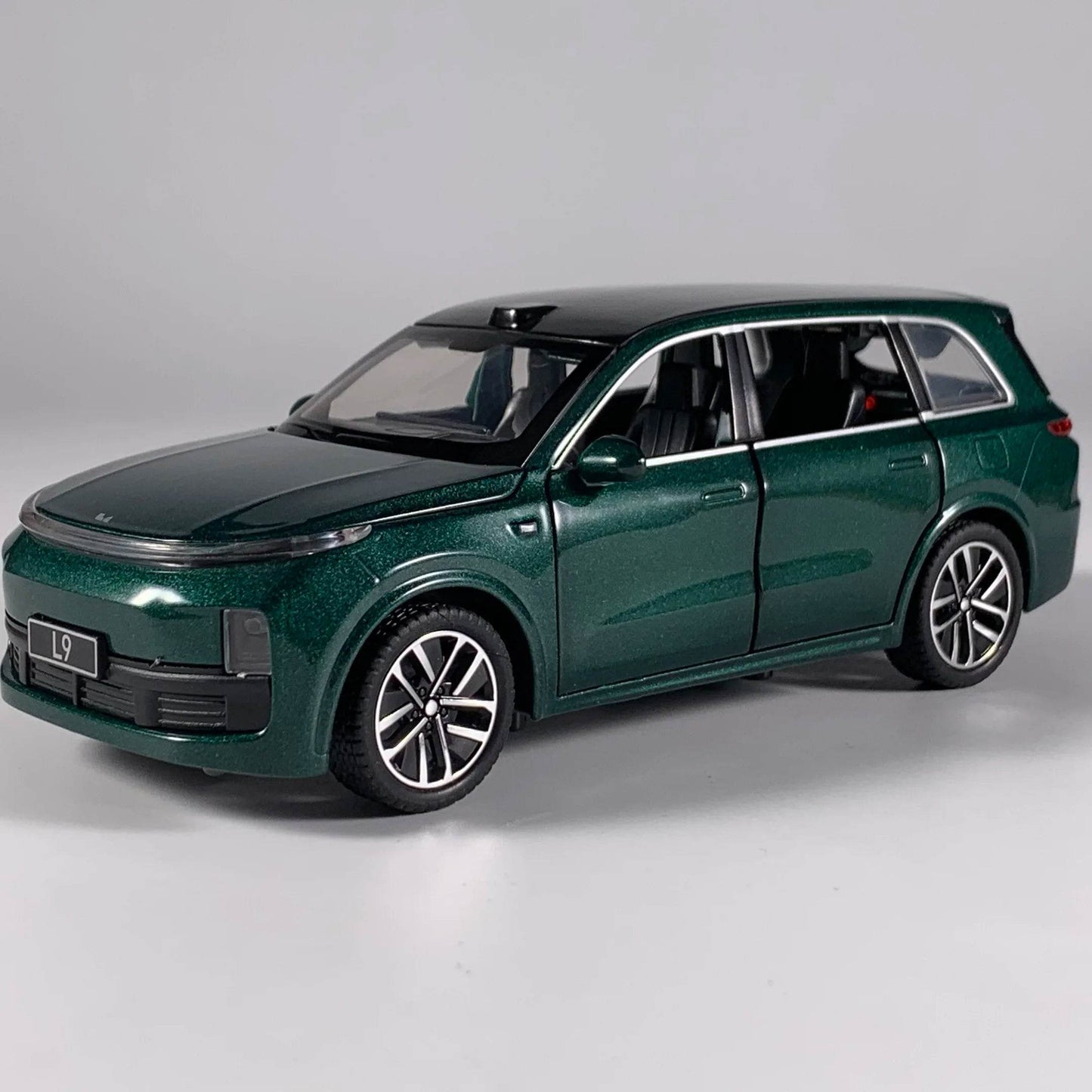 Premium Diecast Alloy One To Thirty Two Scale Li Auto L9 SUV Model Car For Collectors And Auto Enthusiasts - ToylandEU