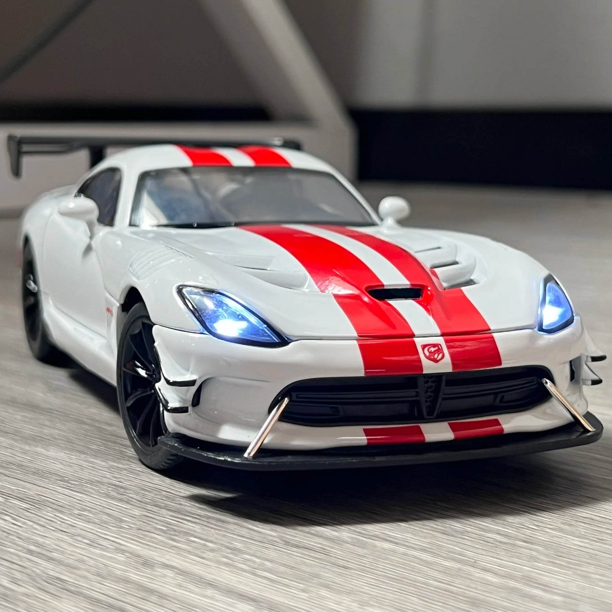 Premium Diecast Car 1 24 Scale Alloy Body Dodge Viper ACR 2016 For Car Enthusiasts And Collectors - ToylandEU