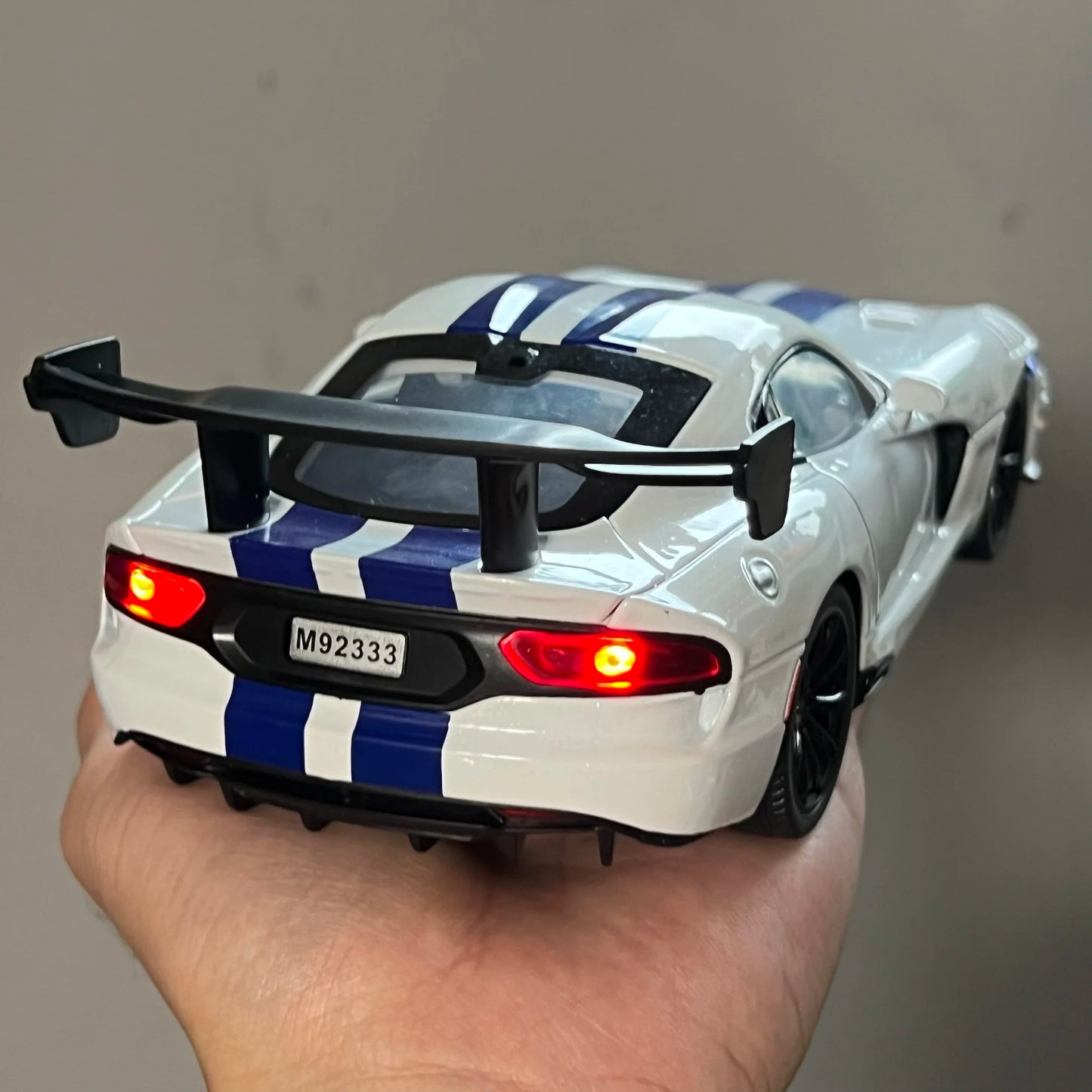 Premium Diecast Car 1 24 Scale Alloy Body Dodge Viper ACR 2016 For Car Enthusiasts And Collectors - ToylandEU