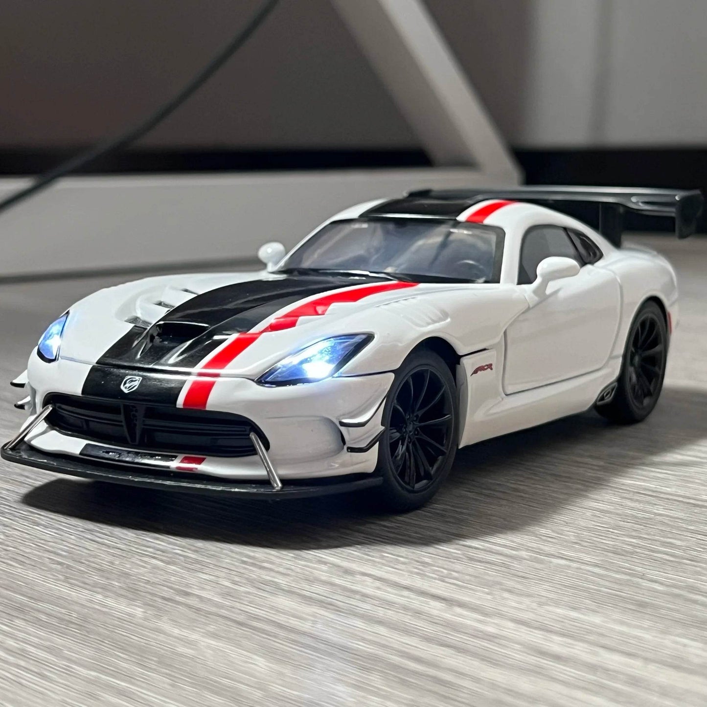 Premium Diecast Car 1 24 Scale Alloy Body Dodge Viper ACR 2016 For Car Enthusiasts And Collectors - ToylandEU