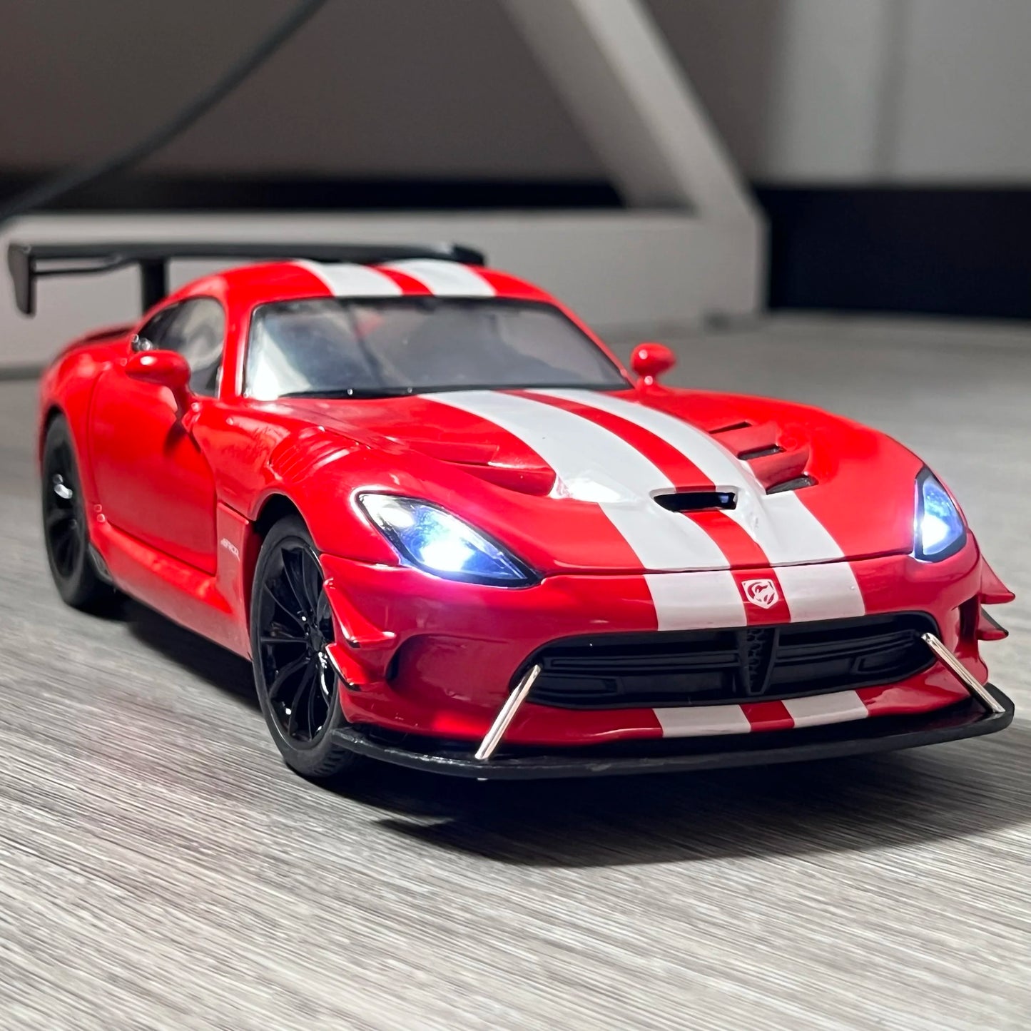 Premium Diecast Car 1 24 Scale Alloy Body Dodge Viper ACR 2016 For Car Enthusiasts And Collectors - ToylandEU