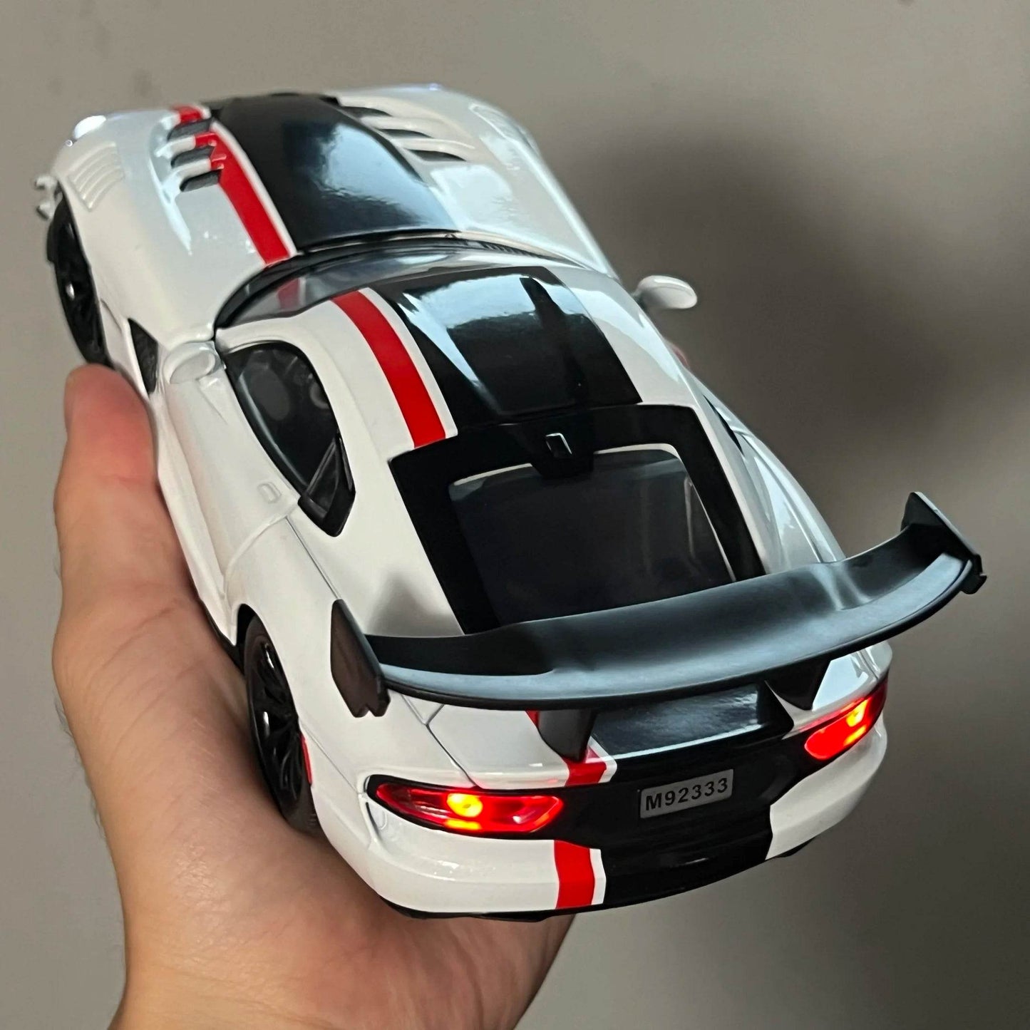 Premium Diecast Car 1 24 Scale Alloy Body Dodge Viper ACR 2016 For Car Enthusiasts And Collectors - ToylandEU