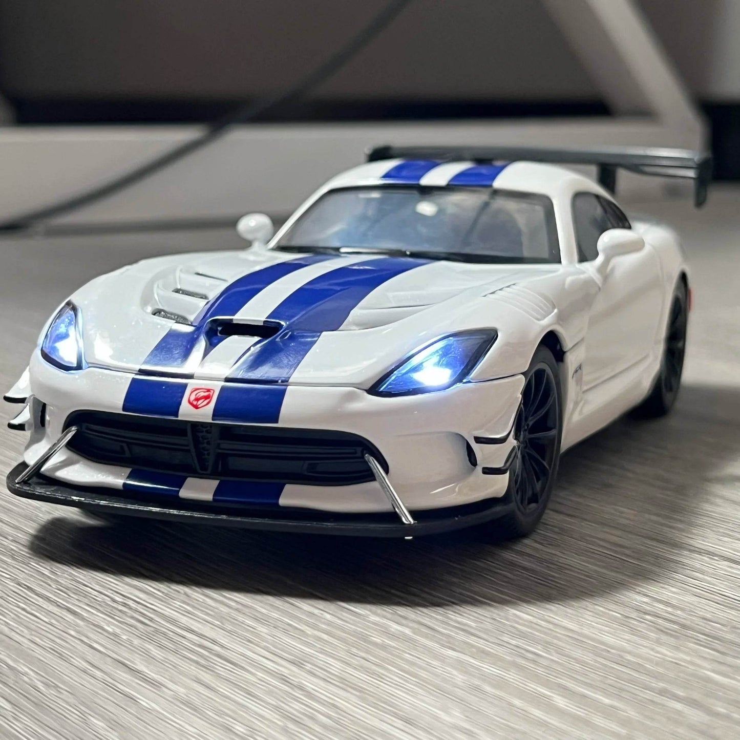 Premium Diecast Car 1 24 Scale Alloy Body Dodge Viper ACR 2016 For Car Enthusiasts And Collectors - ToylandEU