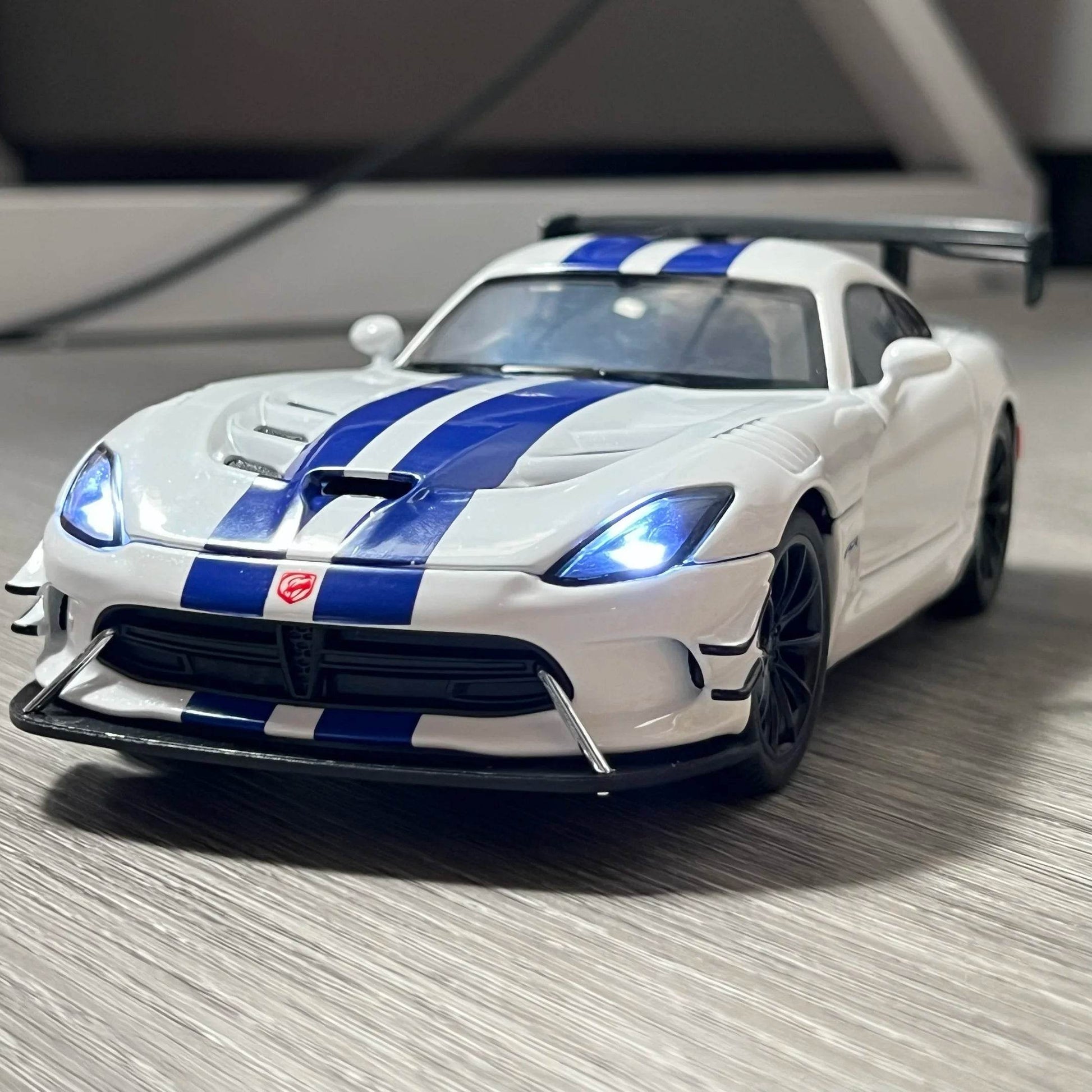 Premium Diecast Car 1 24 Scale Alloy Body Dodge Viper ACR 2016 For Car Enthusiasts And Collectors - ToylandEU