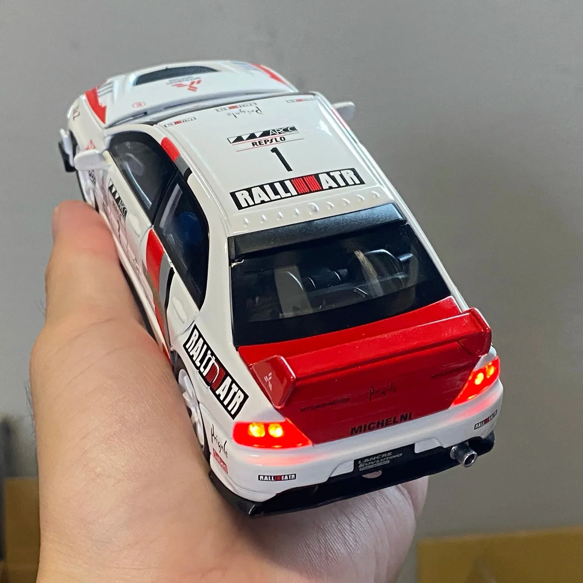 Premium Diecast Car 1:32 Mitsubishi Lancer Evolution EVO Petro Version For Fans - ToylandEU