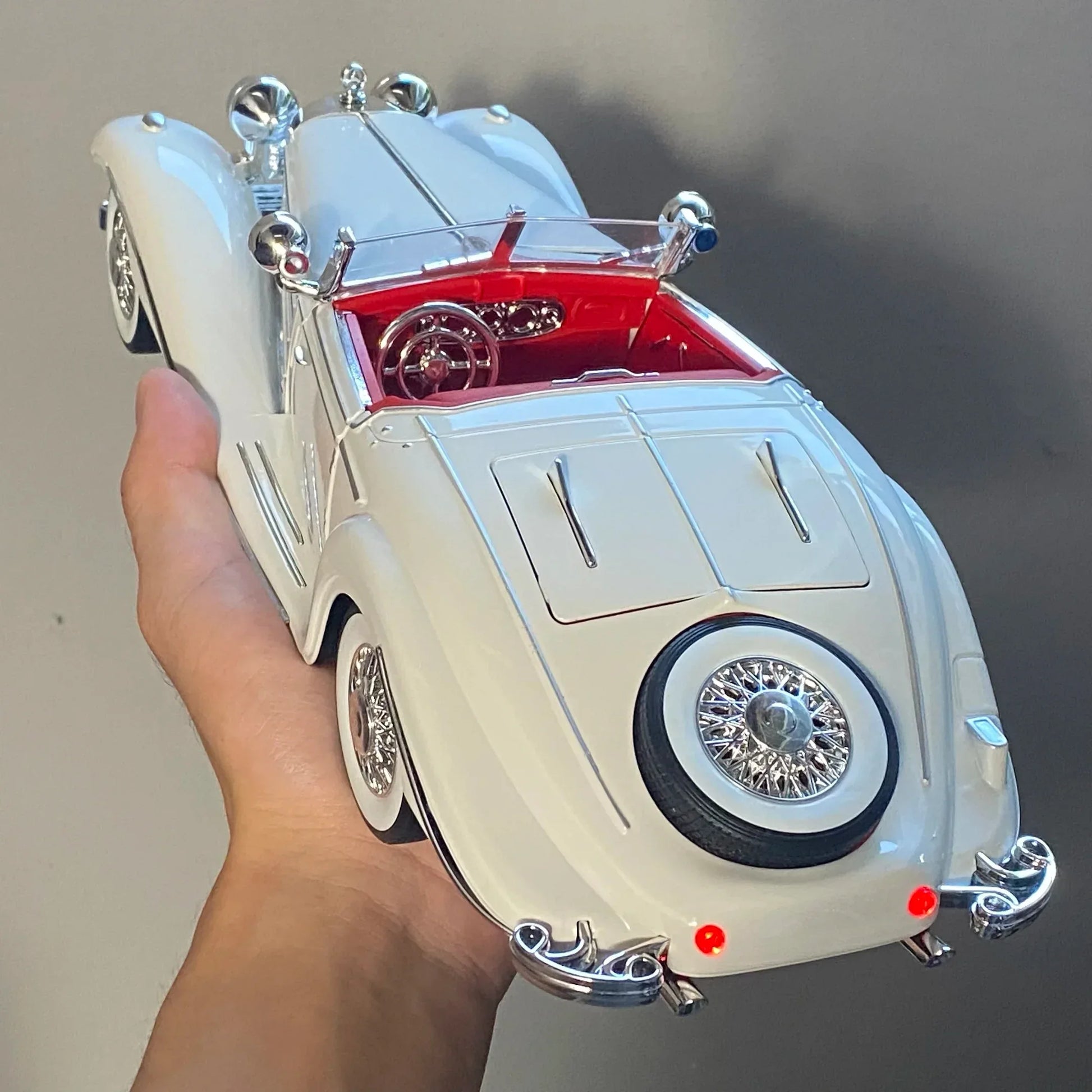 Premium Diecast Car 1To18 Benz 500K 1936 Sound Light Pull Back For Car Fans - ToylandEU