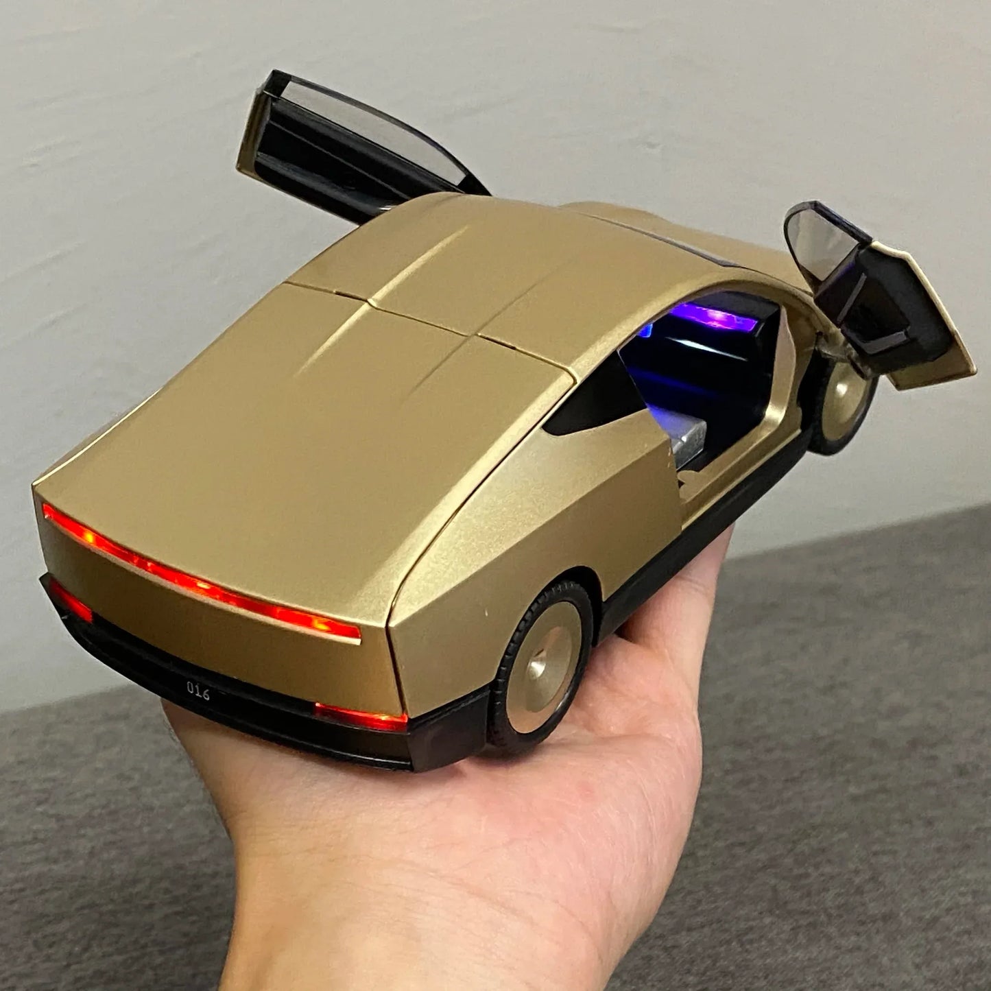 Premium Diecast Car Alloy Robotaxi Cybercab 1:24 With Sound And Light For Boys - ToylandEU